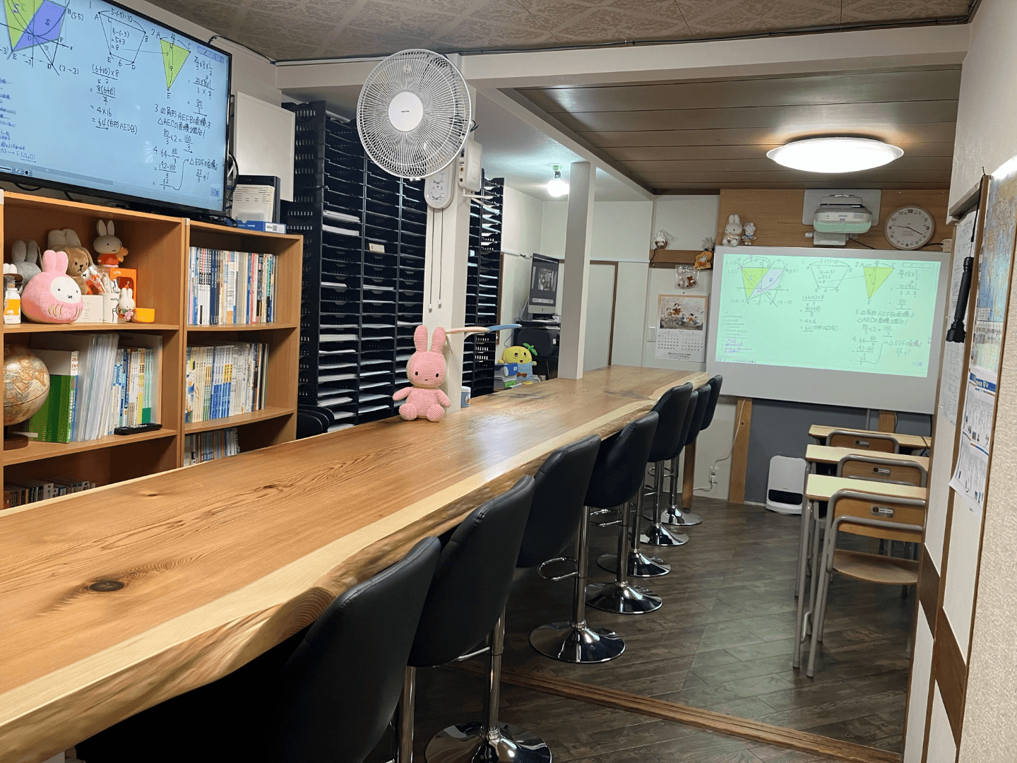 集団個別指導塾Q&Aの教室風景